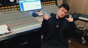 StarHit: экс-участник бойз-бенда MBAND Анатолий Цой сыграл свадьбу в Казахстане — Город